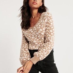 ABERCROMBIE Soft A&F Collection Beige & White Leopard Furry Eyelash Sweater Med